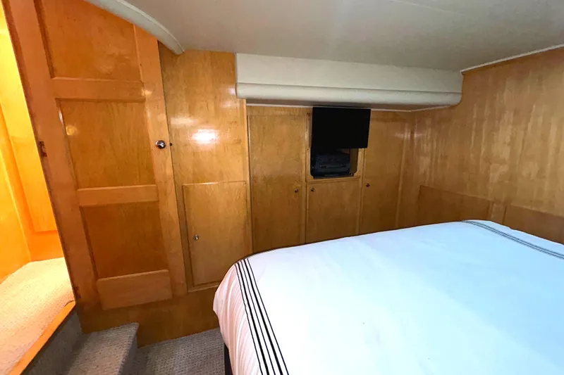 Slide: The Image of Master Stateroom facing port - 33