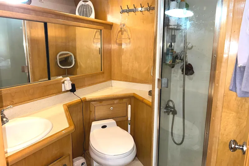 Slide: The Image of Masterstateroom Head / Shower - 38