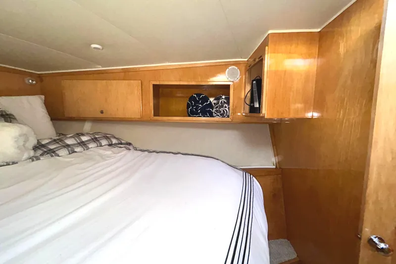 Slide: The Image of Guest Stateroom looking starboard - 41