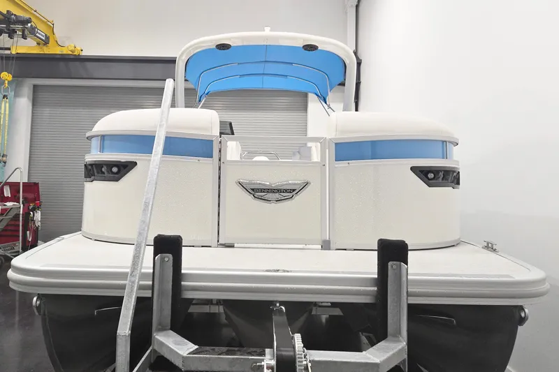 Slide: The Image of 2026 Bennington 24 LXS Fastback Sport Arch pontoon boat in a showroom. - 3