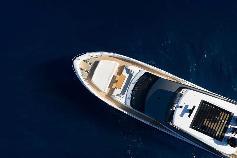 Slide: The Image of Ferretti 800 2026 - 10