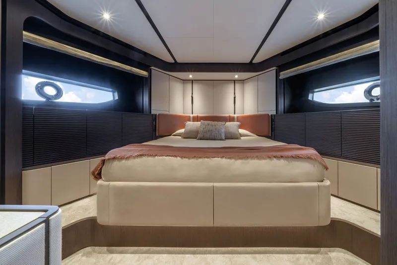 Slide: The Image of Ferretti 800 2026 - 15