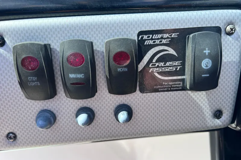 Slide: The Image of Control panel of a 2015 Yamaha Boats SX192 featuring various switches and cruise assist. - 32