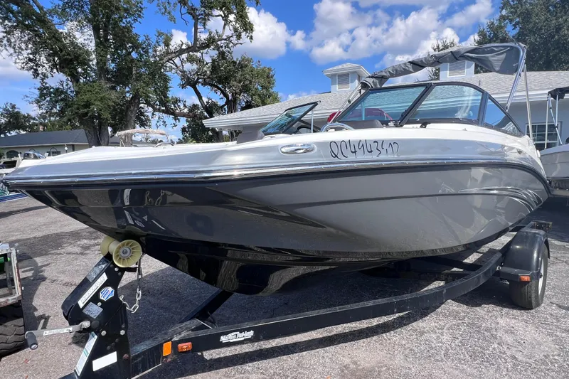 Slide: The Image of 2015 Yamaha Boats SX192 on trailer, parked outdoors under a clear blue sky. - 8
