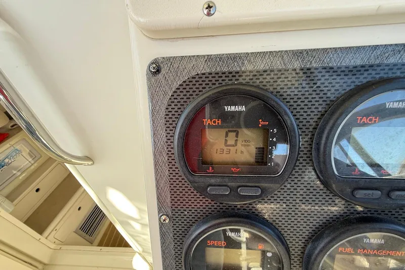 Slide: The Image of Yamaha tachometer display on 2003 Hydra-Sports Vector 2800 WA boat dashboard. - 19