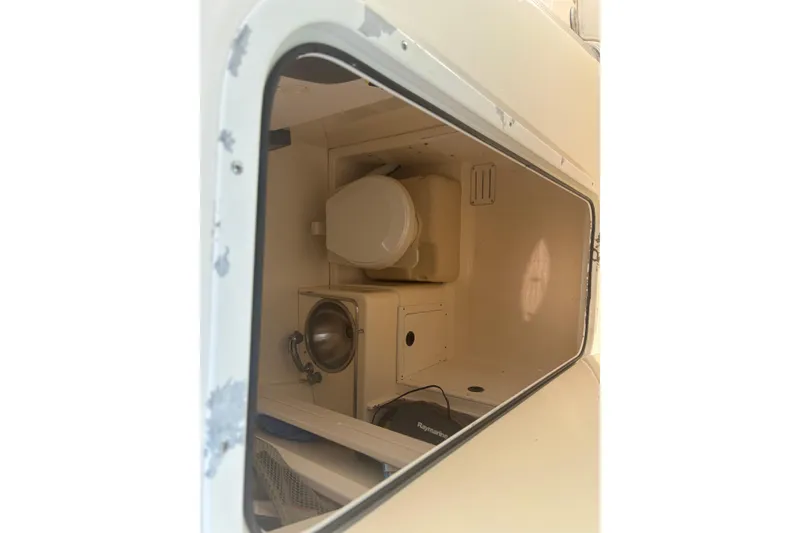 Slide: The Image of 2006 Scout 282 Sportfish boat interior with toilet and sink. - 8