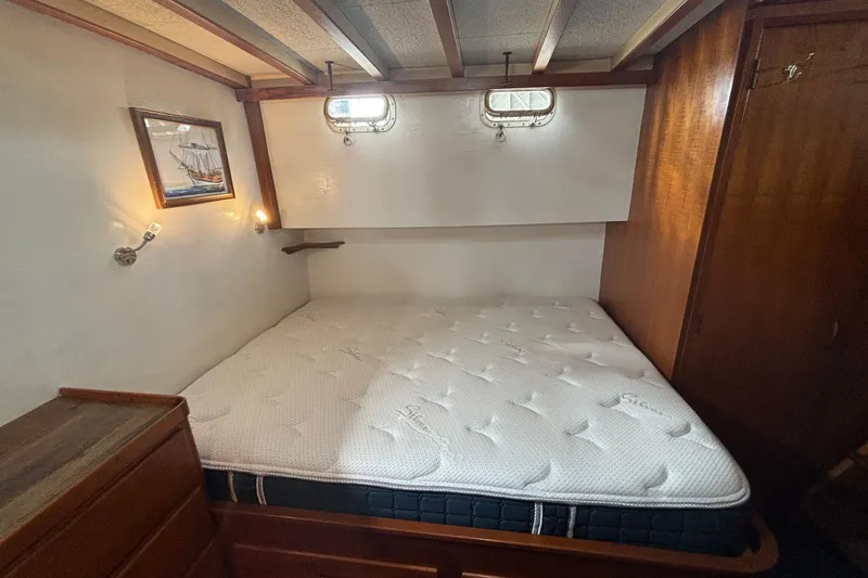 Slide: The Image of DeFever 37 - Owner's Cabin - 7