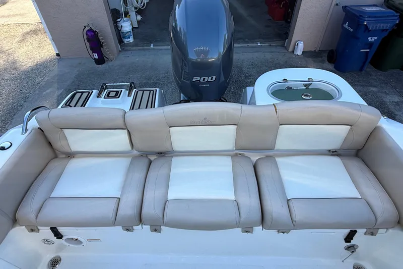 Slide: The Image of 2017 NauticStar 2302 Legacy boat with Yamaha 200 engine and cushioned seating. - 18