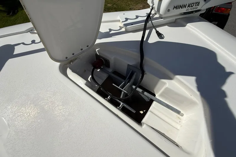 Slide: The Image of 2021 Tidewater 2500 Carolina Bay boat with Minn Kota Ulterra trolling motor. - 8