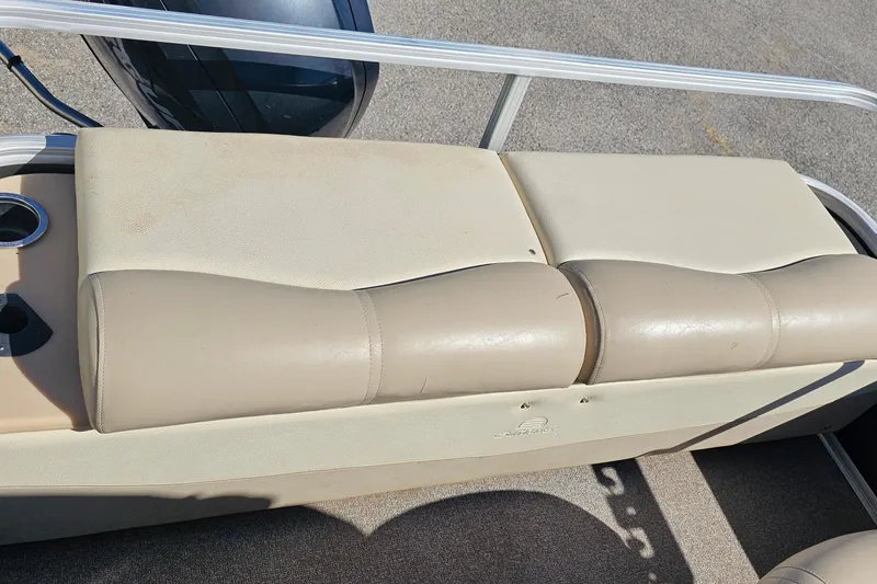 Slide: The Image of Sun Tracker Fishin' Barge 22 DLX 2016 boat seat with beige upholstery. - 19