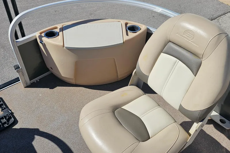 Slide: The Image of 2016 Sun Tracker Fishin' Barge 22 DLX boat seat and console with cup holders. - 9