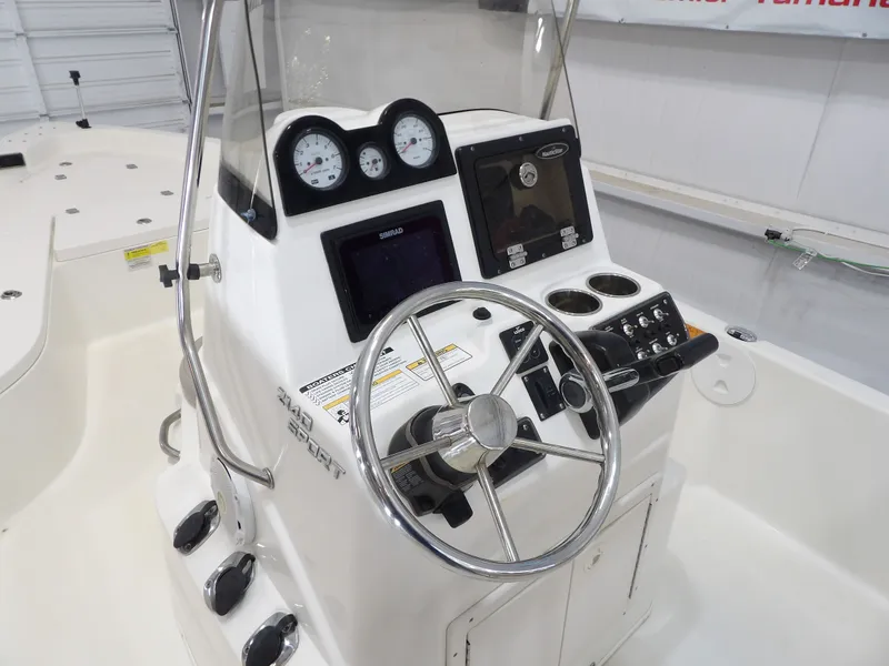 Slide: The Image of NauticStar 2140 Sport Shallow Bay 2017 - 15