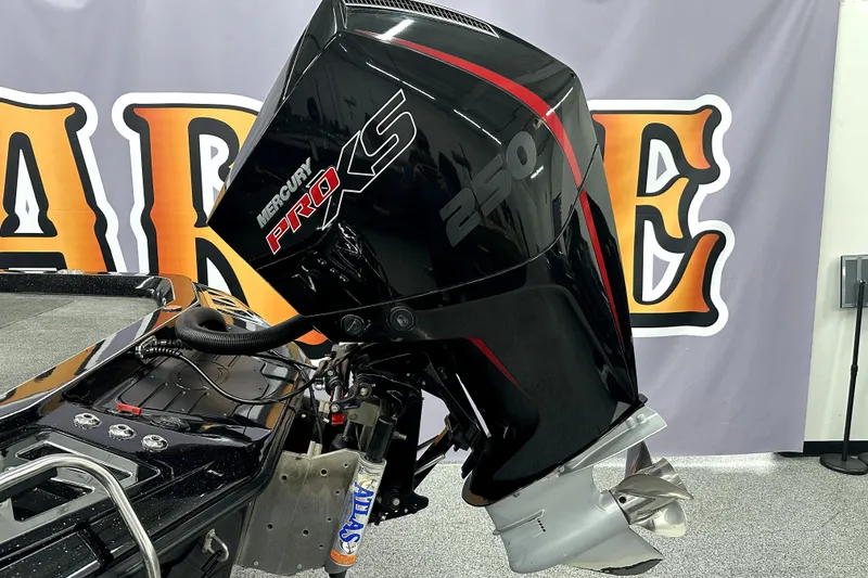 Slide: The Image of 2022 Ranger Z521L boat with Mercury Pro XS 250 outboard motor. - 14