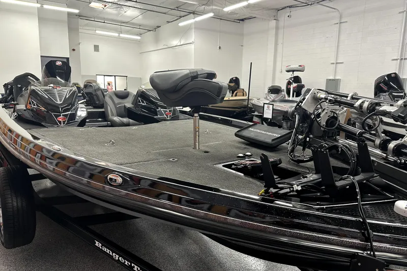 Slide: The Image of 2022 Ranger Z521L boat in showroom, featuring advanced fishing equipment and sleek design. - 17