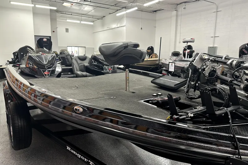 Slide: The Image of 2022 Ranger Z521L bass boat in showroom, featuring advanced fishing equipment and sleek design. - 3