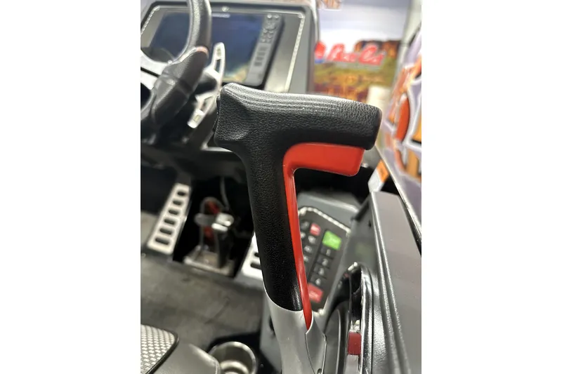 Slide: The Image of Close-up of 2022 Ranger Z521L boat throttle handle in cockpit. - 32