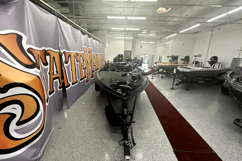 Slide: The Image of 2022 Ranger Z521L boat displayed in a showroom with other boats. - 47
