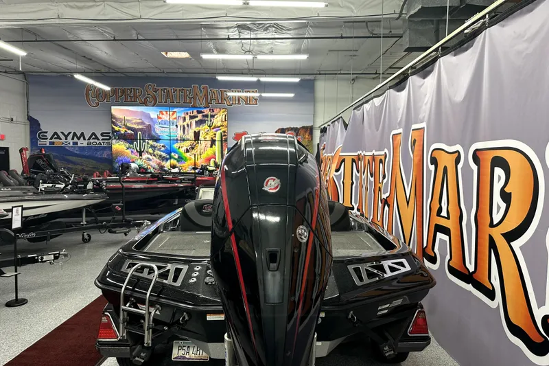 Slide: The Image of 2022 Ranger Z521L boat displayed at Copper State Marine showroom. - 67