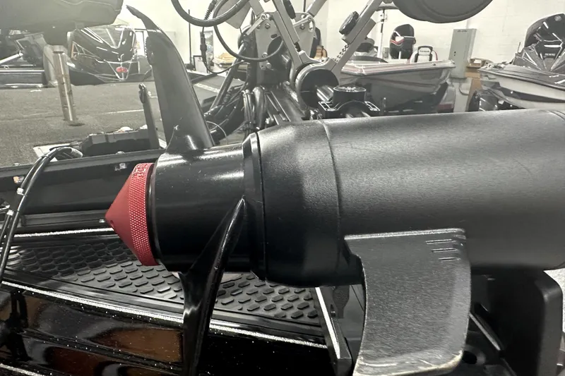 Slide: The Image of 2022 Ranger Z521L boat motor detail in a showroom setting. - 72