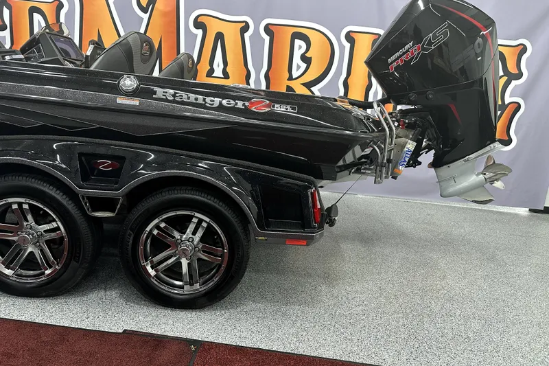 Slide: The Image of 2022 Ranger Z521L boat with Mercury Pro XS engine on display indoors. - 8