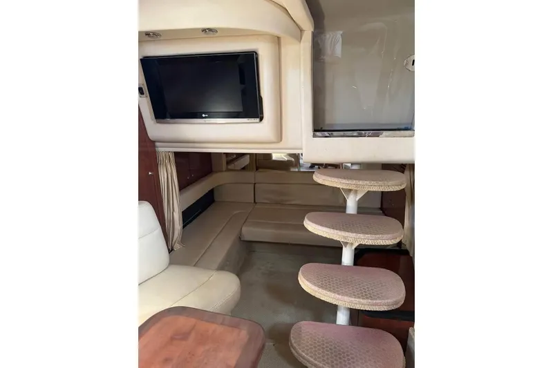 Slide: The Image of VHF marine radio on 2006 Sea Ray 340 Sundancer boat dashboard. - 10