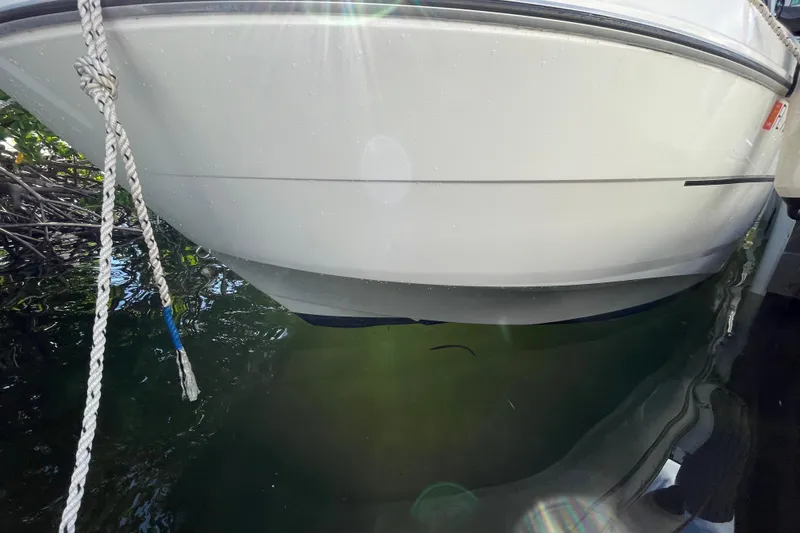 Slide: The Image of 2022 Beneteau Antares 8 boat hull in water, close-up view. - 39