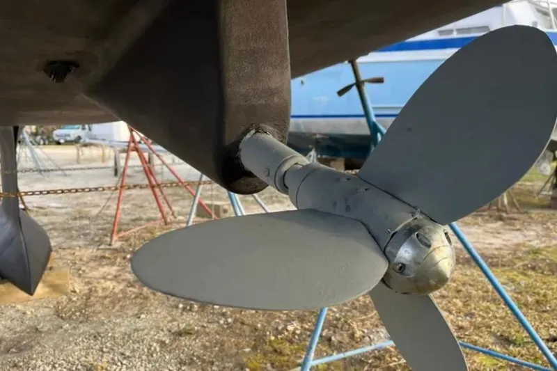 Slide: The Image of Propeller of 2001 Beneteau Oceanis 411 sailboat on dry dock. - 14
