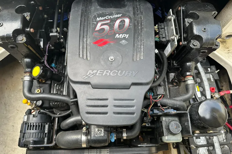 Slide: The Image of MerCruiser 5.0 MPI engine in 2007 Sea Ray 225 Weekender boat. - 24