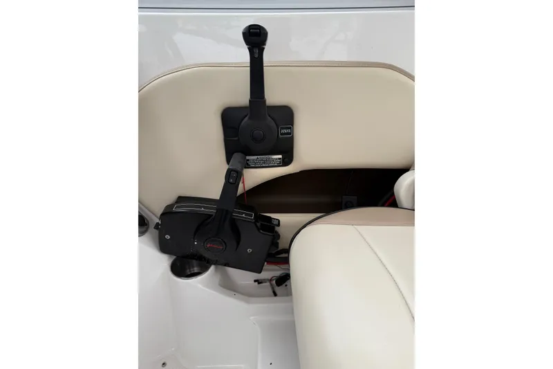 Slide: The Image of Throttle control of 2006 Campion Explorer 602i Sport Cabin boat, featuring beige seating. - 16