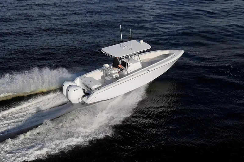 Slide: The Image of A 2005 Jupiter 27 boat cruising swiftly on open water. - 5