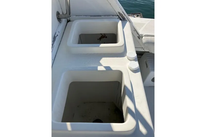 Slide: The Image of 1979 Pacemaker 40 Sportfisher boat with dual storage compartments on deck. - 39