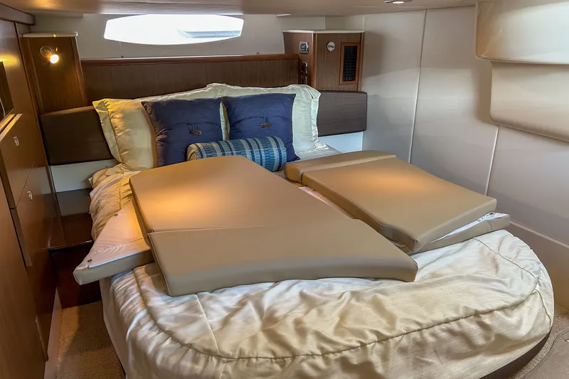 Slide: The Image of Meridian 441 Sedan 2015 - 43