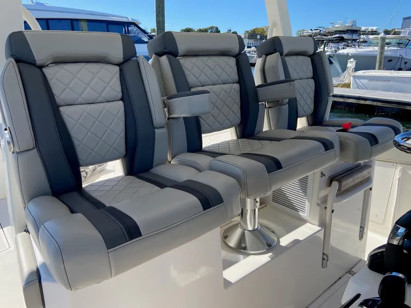 Slide: The Image of Pursuit S 378 Sport 2022 - 23