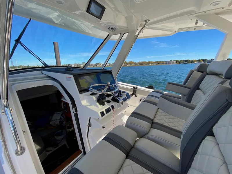 Slide: The Image of Pursuit S 378 Sport 2022 - 24