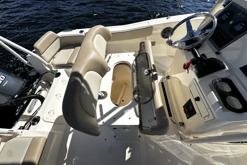 Slide: The Image of Scout 195 Sportfish 2023 - 13