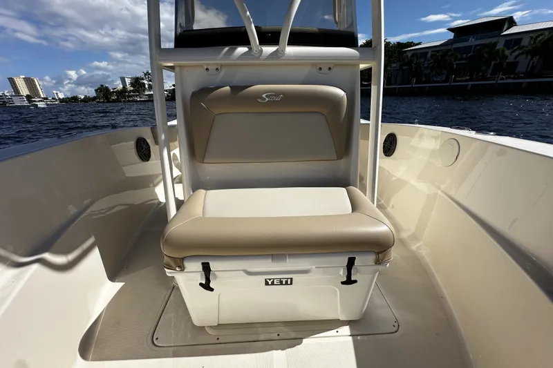 Slide: The Image of Scout 195 Sportfish 2023 - 24