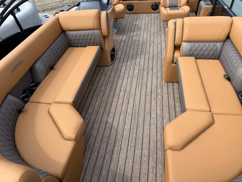 Slide: The Image of Harris Cruiser 230 2026 - 4