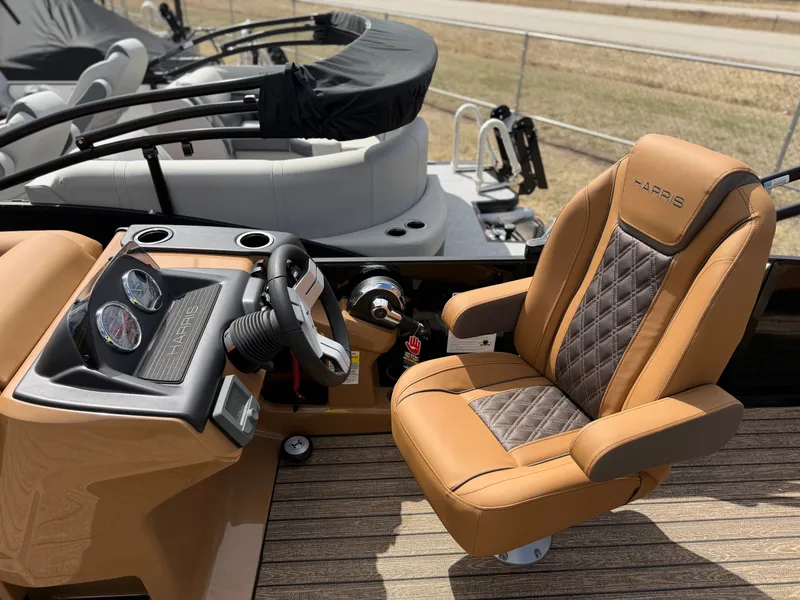 Slide: The Image of Harris Cruiser 230 2026 - 7