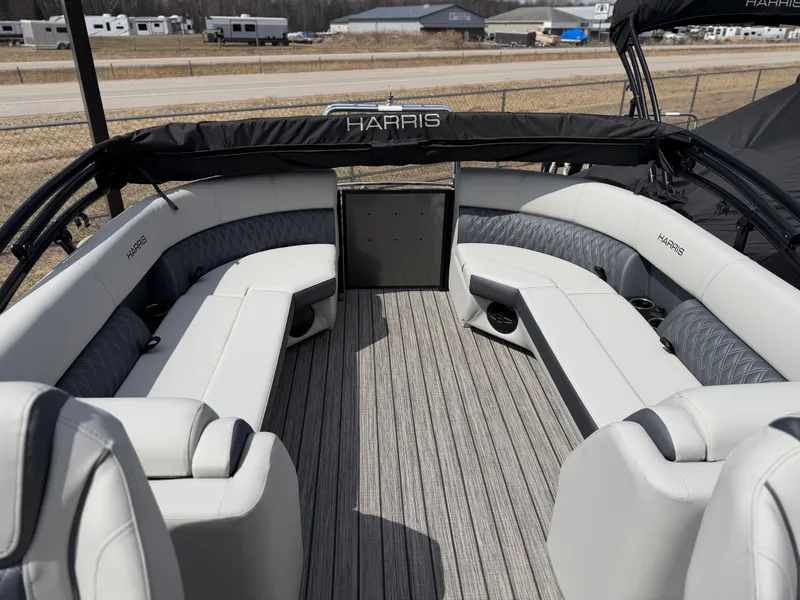 Slide: The Image of Harris CRUISER 250 TRI-TOON 2026 - 13
