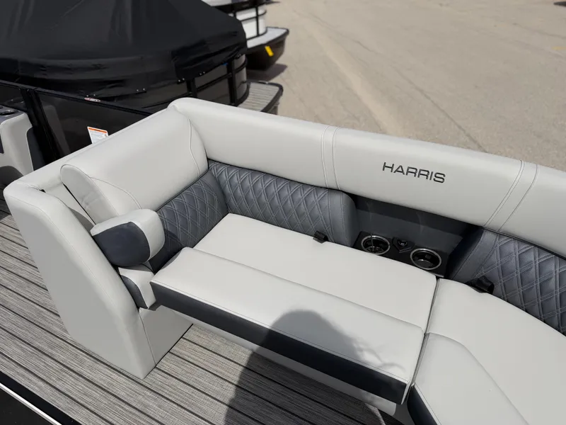 Slide: The Image of Harris CRUISER 250 TRI-TOON 2026 - 6