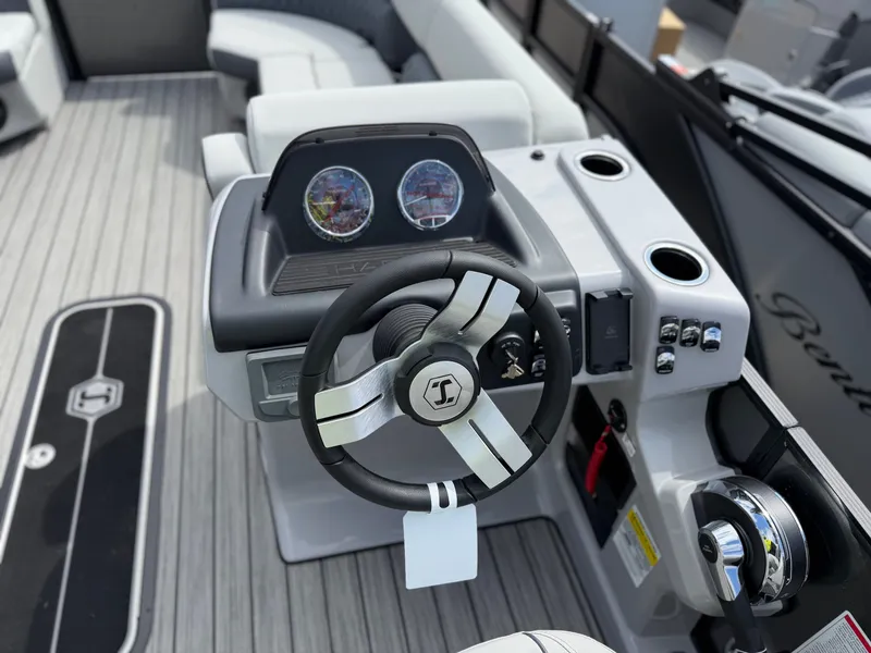 Slide: The Image of Harris CRUISER 250 TRI-TOON 2026 - 9