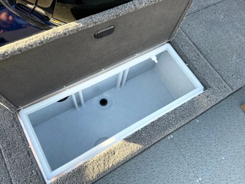 Slide: The Image of Crestliner 1650 Hawk 2026 - 10