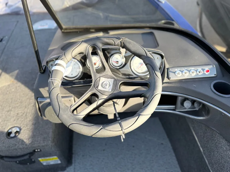 Slide: The Image of Crestliner 1650 Hawk 2026 - 7