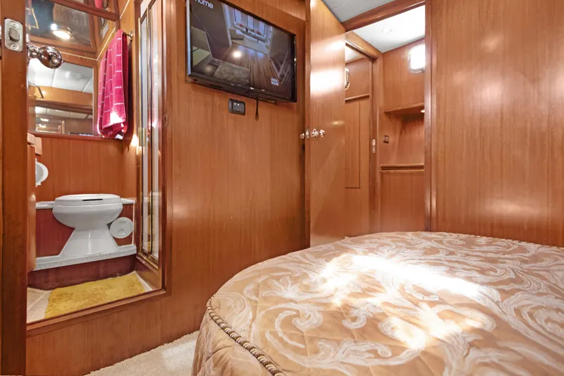 Slide: The Image of Interior of 2006 Noresman 480 Sedan yacht with bedroom and bathroom. - 28