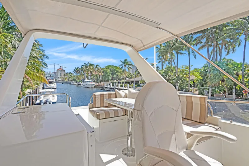 Slide: The Image of Luxurious 2006 Noresman 480 Sedan yacht interior with scenic waterfront view. - 52