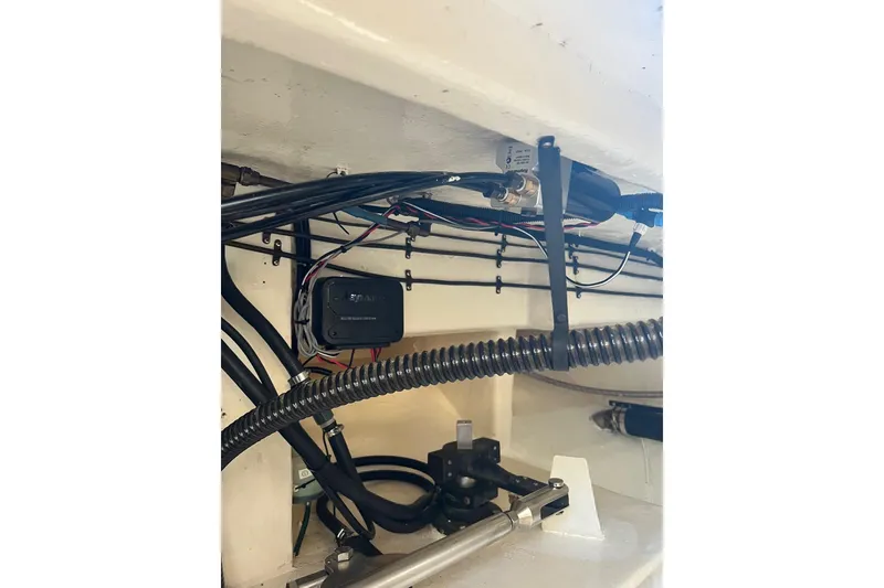 Slide: The Image of 2006 Norseman 480S boat wiring and components in engine compartment. - 71