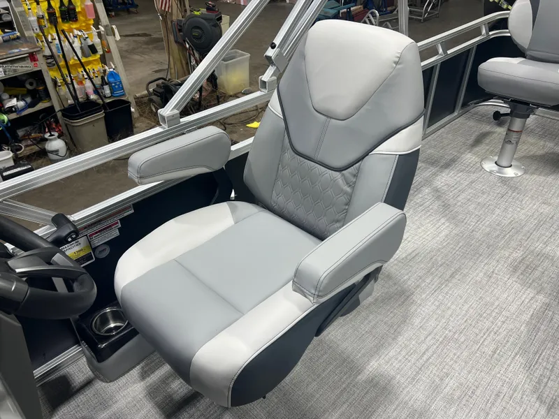 Slide: The Image of Tahoe Sport 2185 Rear Fish & Honda 4-Stroke EFI 2026 - 11