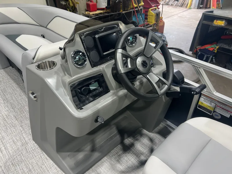 Slide: The Image of Tahoe Sport 2185 Rear Fish & Honda 4-Stroke EFI 2026 - 12