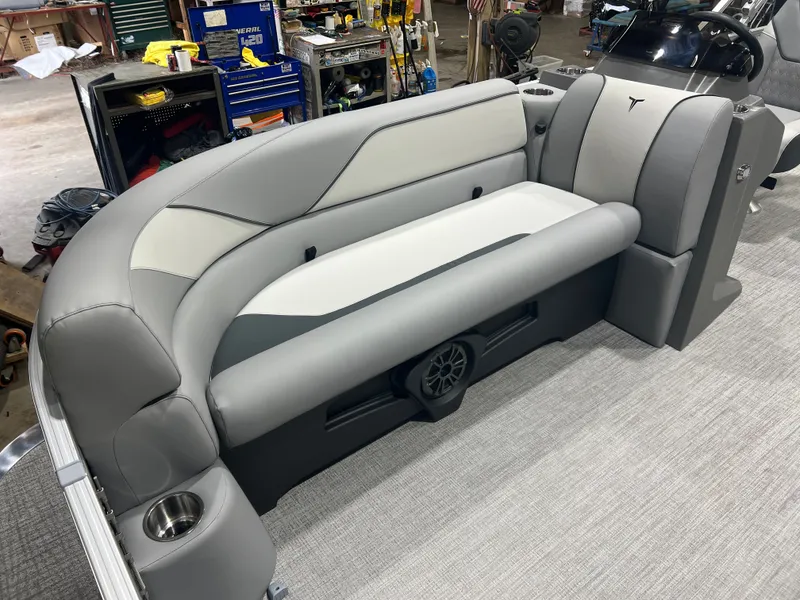 Slide: The Image of Tahoe Sport 2185 Rear Fish & Honda 4-Stroke EFI 2026 - 6