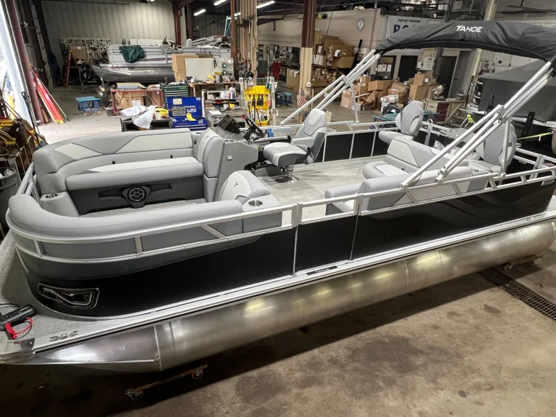 The Image of Tahoe Sport Rear Fish 2185 & 4-Stroke $32995 2026 - 1